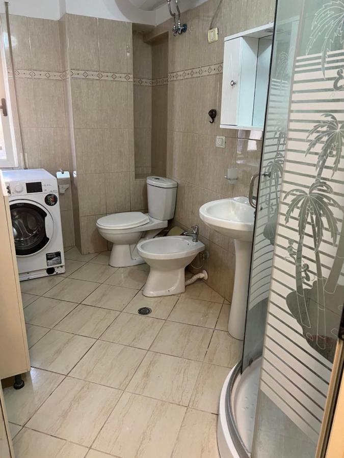 Lungomare Rei'S Apartment Durres Exterior photo
